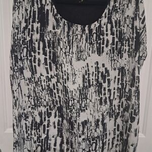 Black & White Abstract Print Women’s Top
